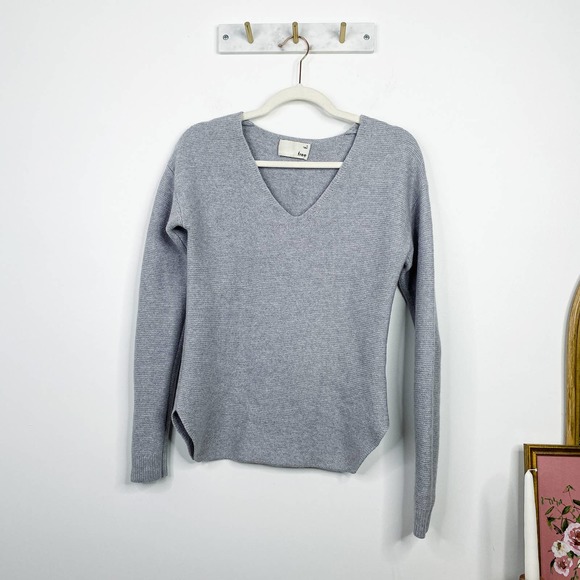 Aritzia Sweaters - ARITZIA wilfred free wolter light grey v-neck tuck stitch sweater S